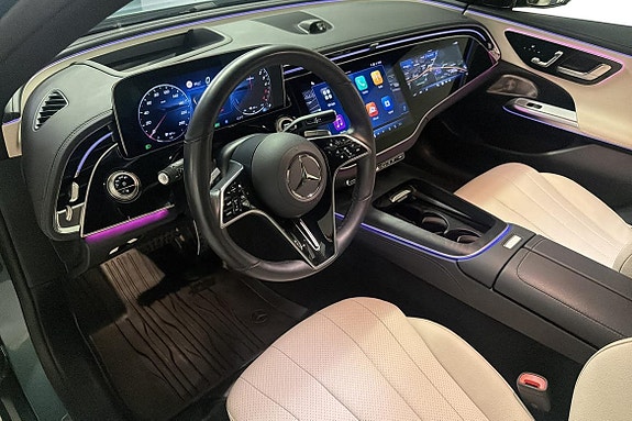 Mercedes-Benz E300 de 13 of 24