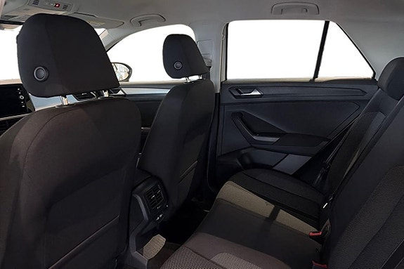 Volkswagen T-Roc 19 of 22