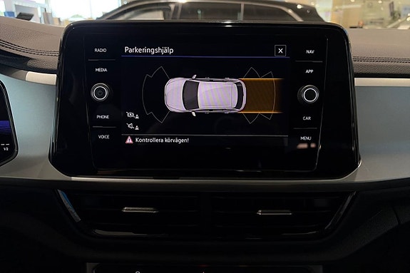 Volkswagen T-Roc 18 of 22