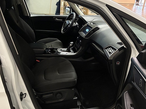 Ford S-MAX 9 of 17