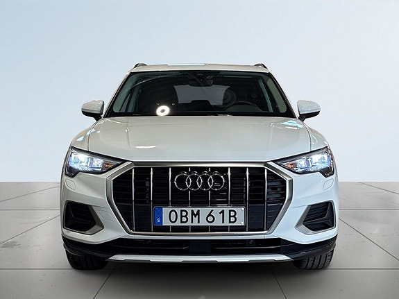 Audi Q3 2 of 19