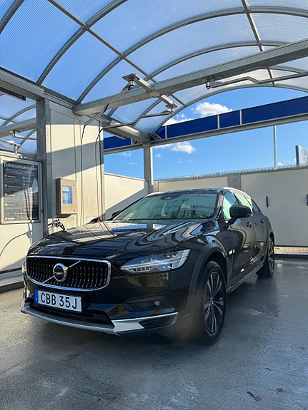 Volvo V90 Cross Country 2 of 19