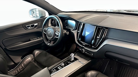 Volvo XC60 12 of 20