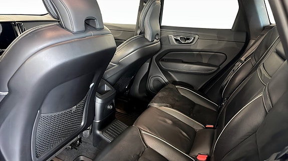 Volvo XC60 13 of 20