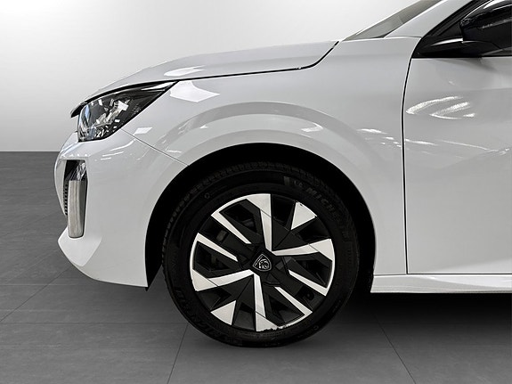 Peugeot 208 14 of 15