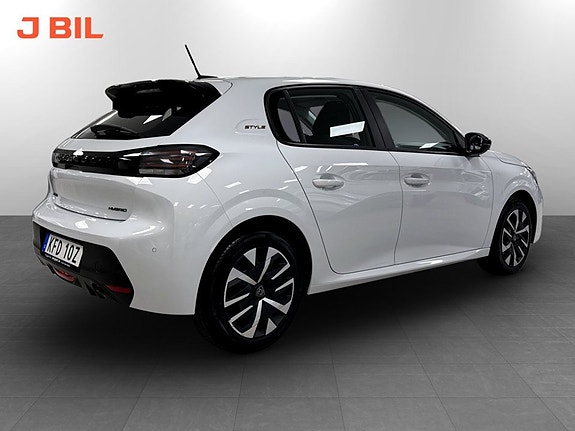 Peugeot 208 3 of 15