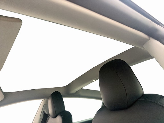 Tesla Model 3 12 of 30