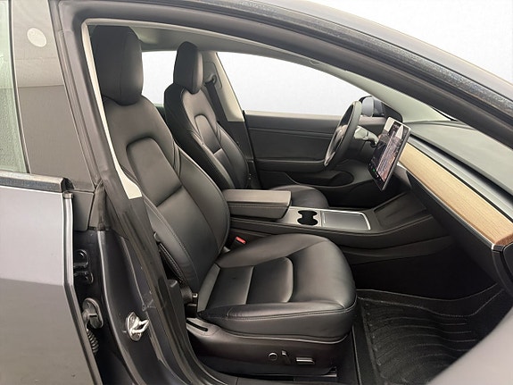 Tesla Model 3 26 of 30