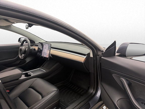 Tesla Model 3 27 of 30
