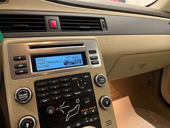 Volvo V70 19 of 24