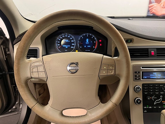 Volvo V70 13 of 24