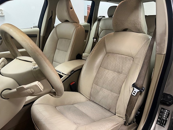 Volvo V70 9 of 24