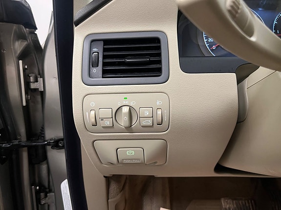 Volvo V70 16 of 24