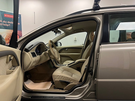 Volvo V70 8 of 24