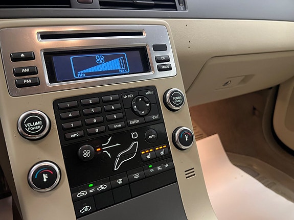 Volvo V70 18 of 24