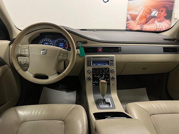 Volvo V70 11 of 24