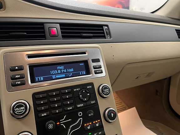 Volvo V70 17 of 24