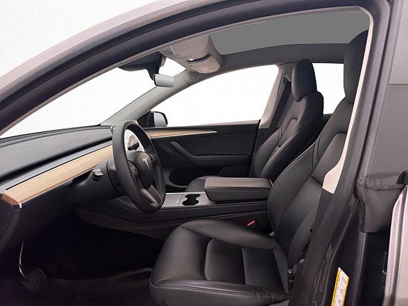 Tesla Model Y 12 of 30