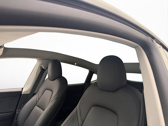 Tesla Model Y 11 of 30