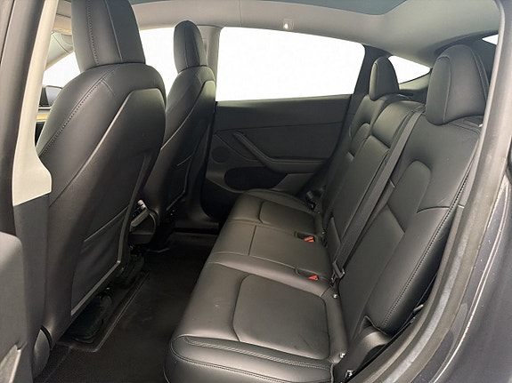 Tesla Model Y 25 of 30
