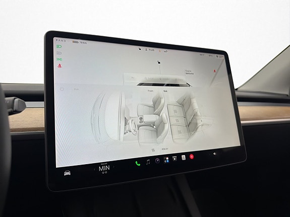 Tesla Model Y 18 of 30