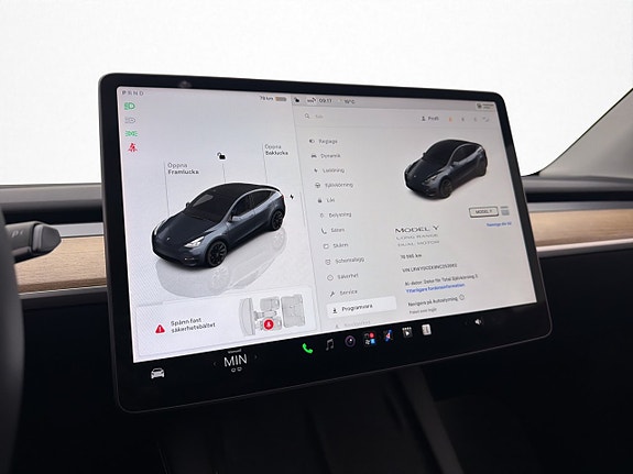 Tesla Model Y 21 of 30