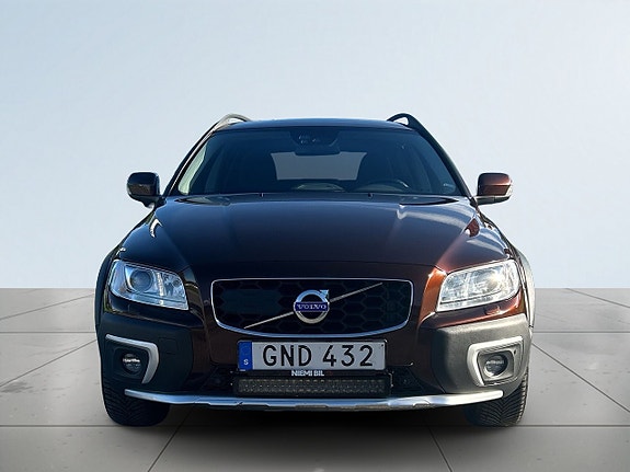 Volvo XC70 2 of 19
