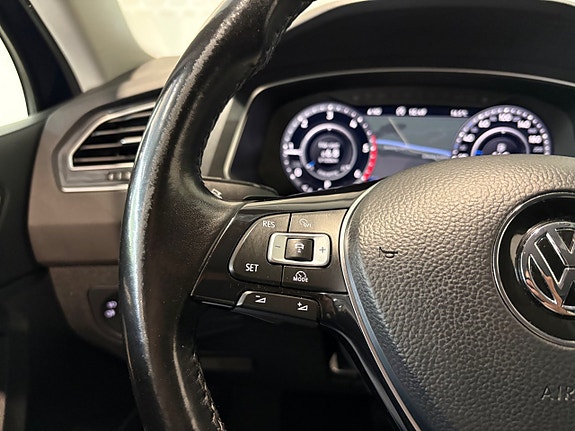 Volkswagen Tiguan 14 of 25