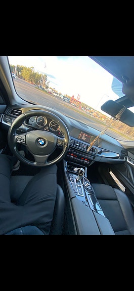 BMW 520d 3 of 5