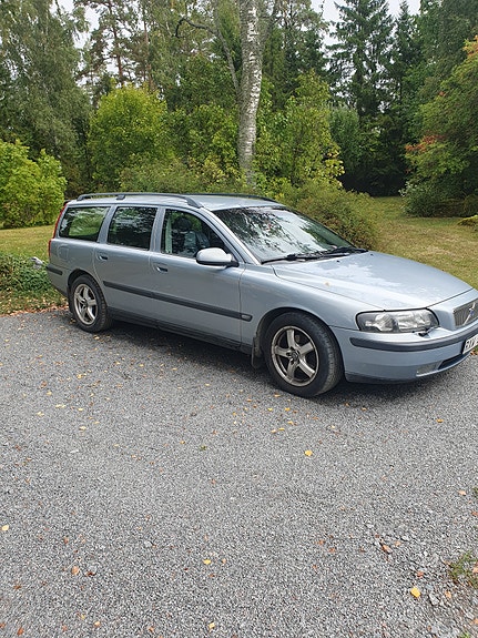 Volvo V70 2 of 2