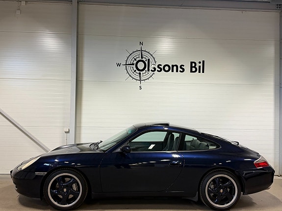 Porsche 911 Carrera 4 3 of 18