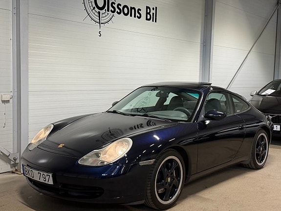 Porsche 911 Carrera 4 2 of 18