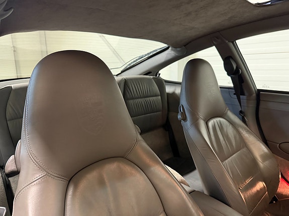 Porsche 911 Carrera 4 12 of 18