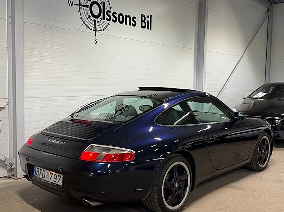 Porsche 911 Carrera 4 6 of 18