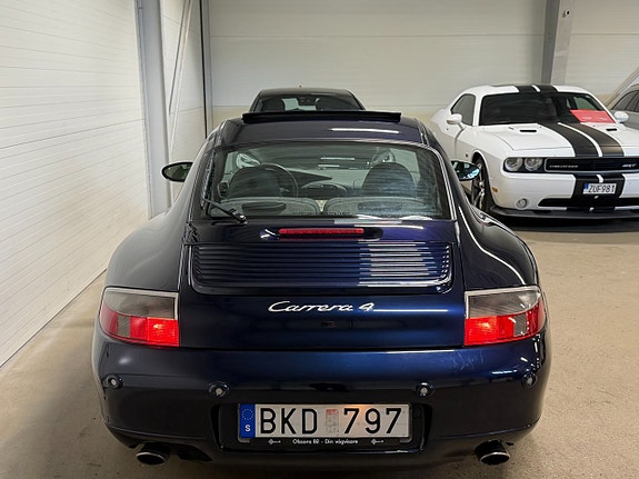 Porsche 911 Carrera 4 5 of 18