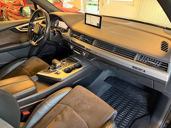 Audi Q7 25 of 30