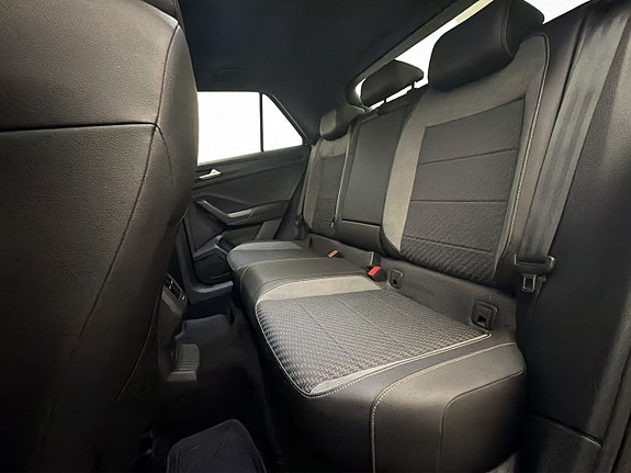Volkswagen T-Roc 29 of 30