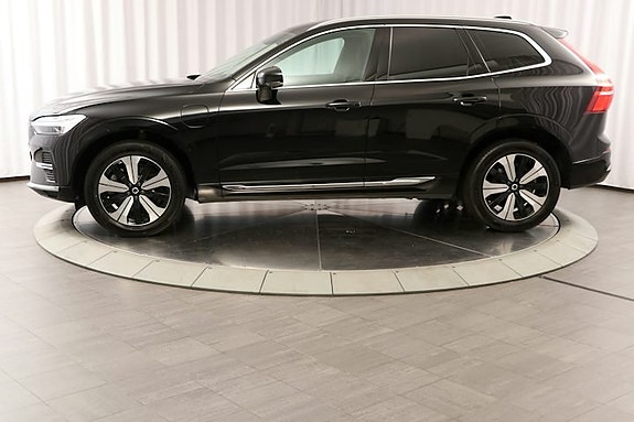 Volvo XC60 2 of 26