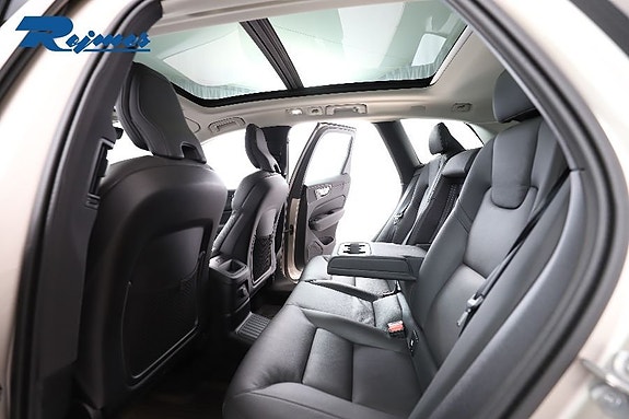 Volvo XC60 15 of 25