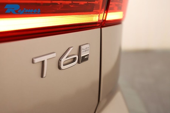 Volvo XC60 11 of 25