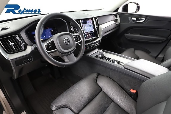 Volvo XC60 14 of 25