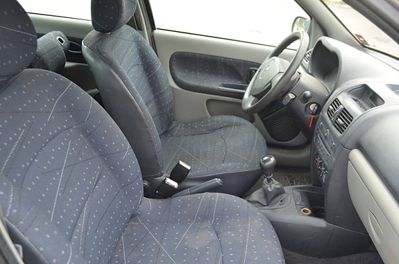 Renault Clio 11 of 13