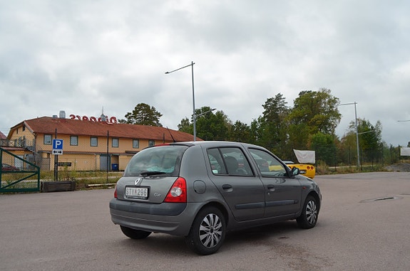Renault Clio 9 of 13