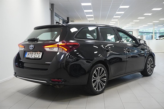 Toyota Auris 4 of 15