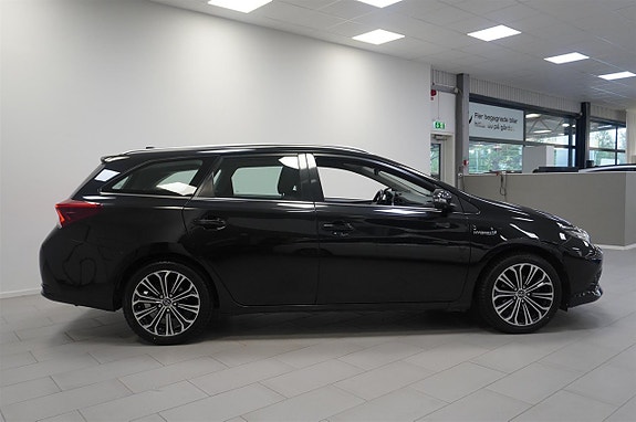 Toyota Auris 3 of 15