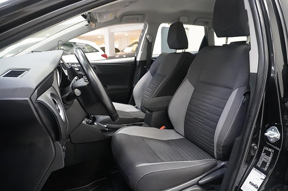 Toyota Auris 5 of 15
