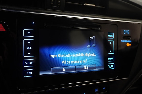 Toyota Auris 8 of 15