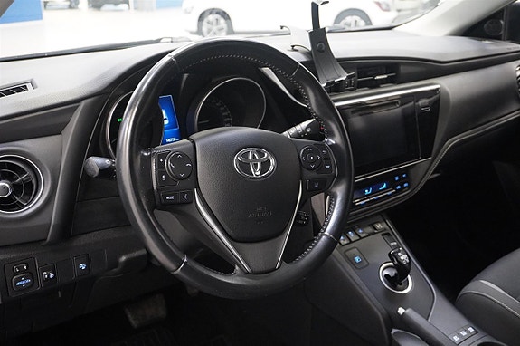 Toyota Auris 2 of 15