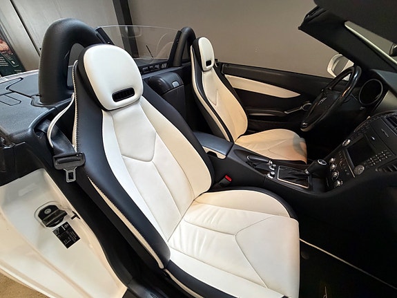 Mercedes-Benz SLK350 10 of 20
