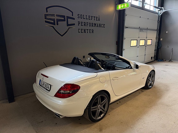 Mercedes-Benz SLK350 3 of 20